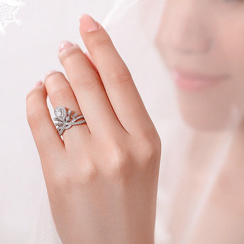Pear Shape Diamond 18K White Gold Rings